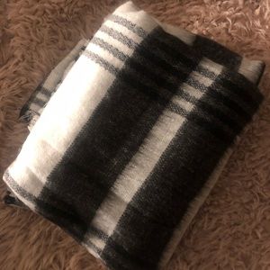 Zara Black & White Wool Tartan Plaid Scarf